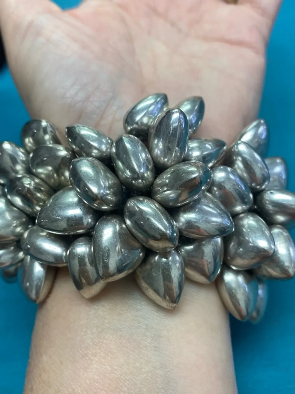 Y2K chunky cha cha cluster puffy heart bracelet. Silver tone.